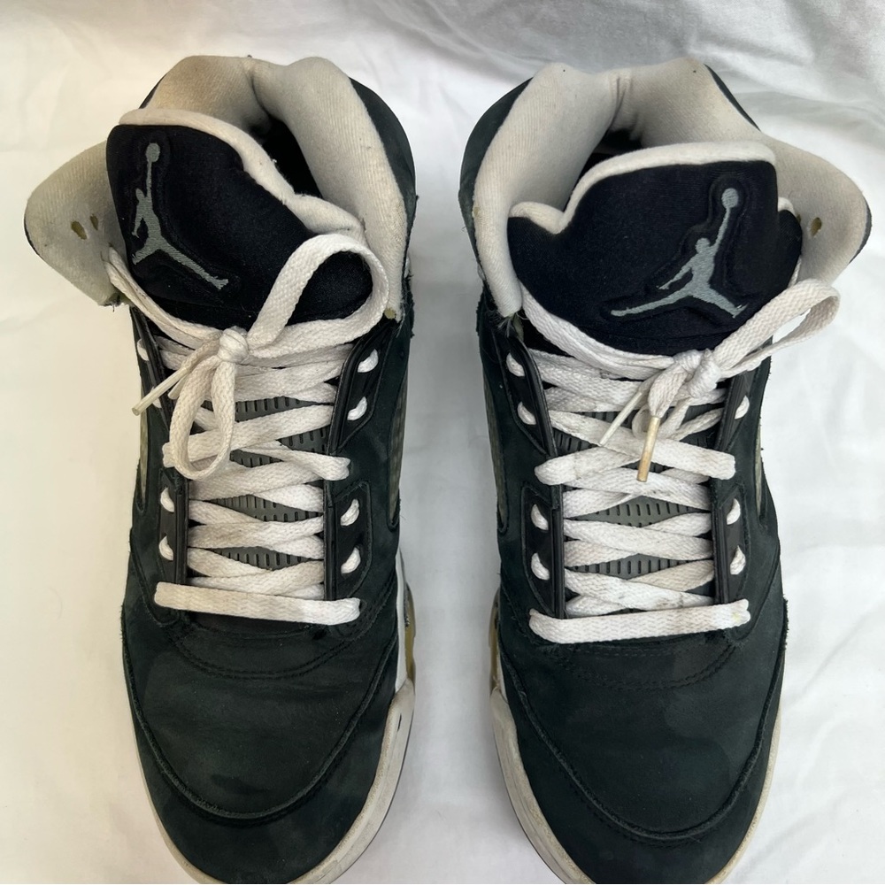 Nike Air Jordan 5 Retro Oreo tennis shoes. - Picture 5 of 11